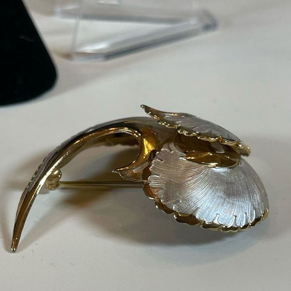 Vintage Coro Feather brooch & clip on earrings Demi parure gold and silver tone - Picture 13 of 15